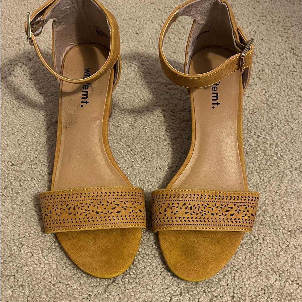 White Mountain Mustard Tan Open-Toe Ankle Strap Sandals